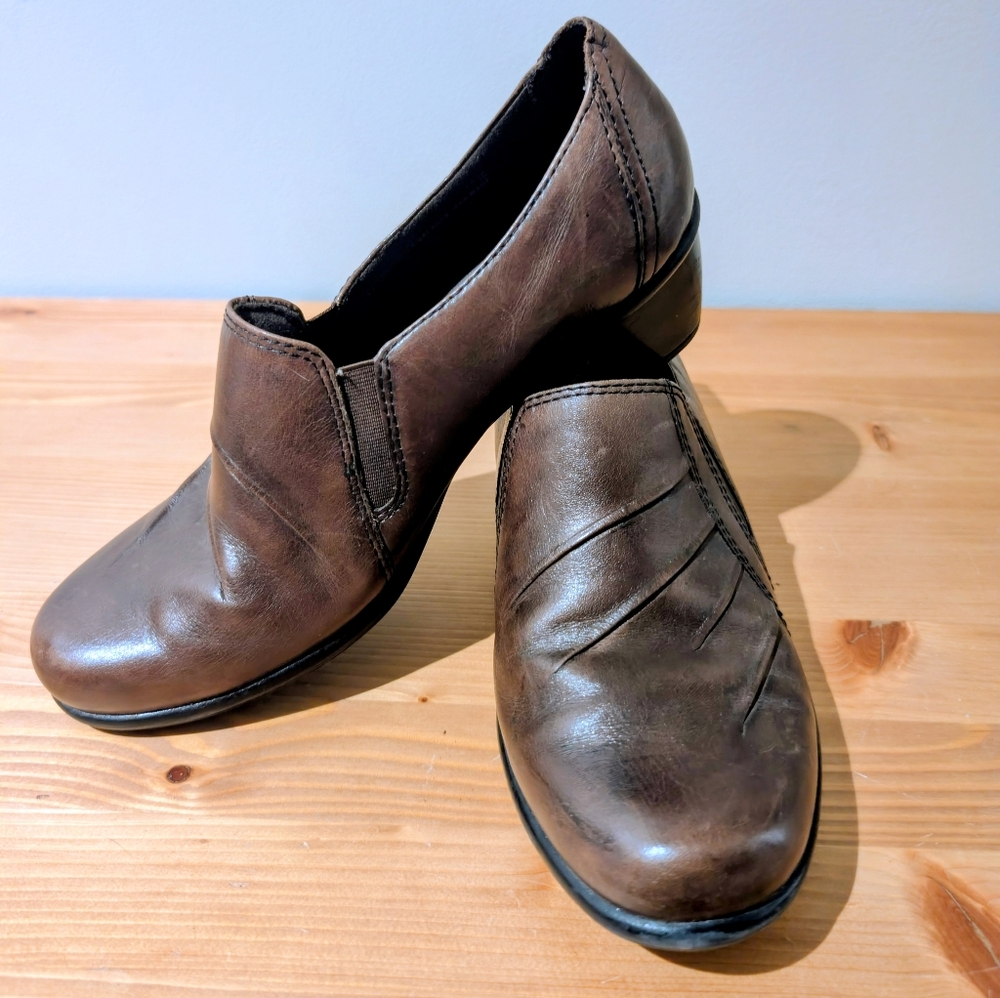 Clarks Partridge Brown Leather Slip-On Heeled Loafers | Women’s Size 8
